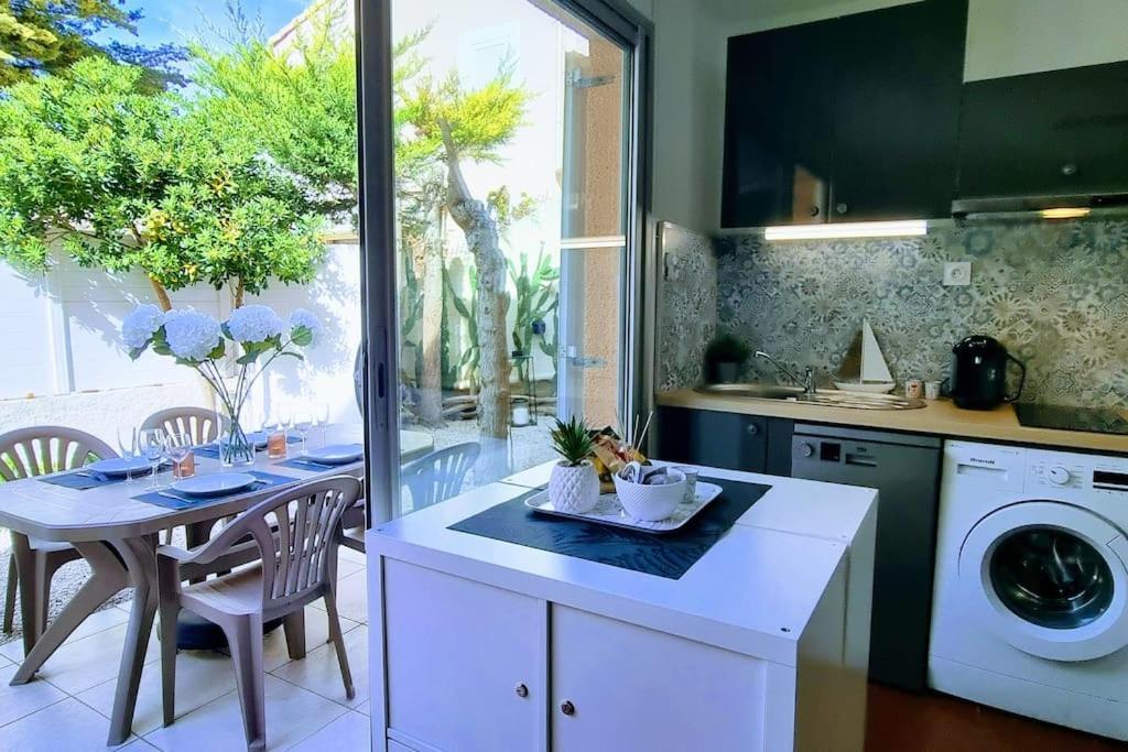 Le Marine Rez De Jardin Direct Plage Parking Prive Climatise Sete Exterior photo